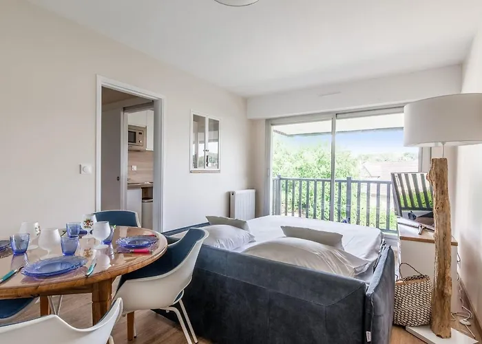 Fellas - Welkeys Apartament